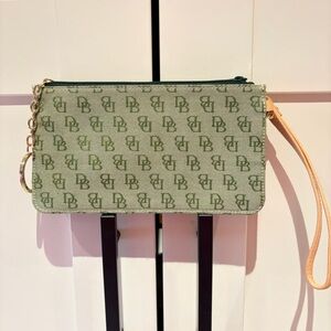Dooney & Bourke Green Wristlet NWOT